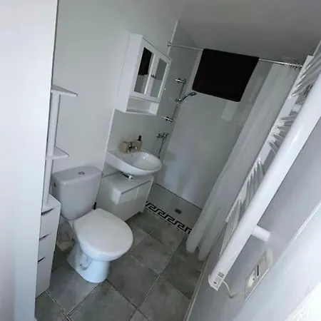 Au Petit Olivier, Appartement Avec Jardin Grans Exterior foto