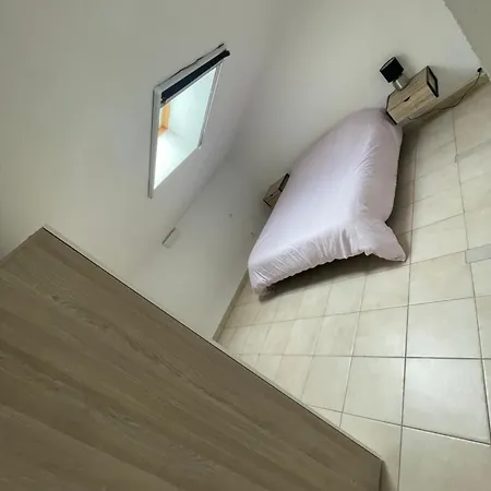 Au Petit Olivier, Appartement Avec Jardin Grans Exterior foto